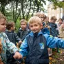 Elèves de l'école Notre-Dame de Lourdes partant faire la "classe du dehors"